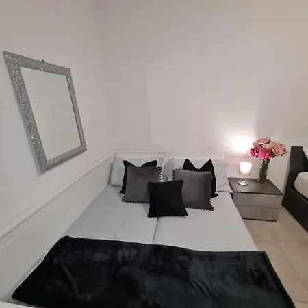 Daire Raymihome Dante -parking Privato *